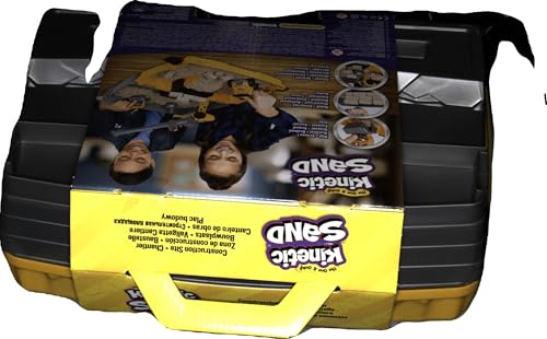 Kinetic Sand Sable Magique - Mallette DE Construction 907 G + 3 Accessoires - Emportez Votre Sable À Modeler Partout & Sculptez Vos Créations comme De La Pâte À Modeler - Jouet Enfant 3 Ans Et +
