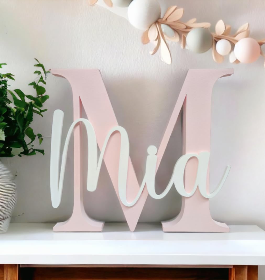 Lettre décorative avec nom personnalisé à poser ou à accrocher. Choisissez parmi différentes tailles et couleurs. Idéale pour la chambre d'enfant, cadeau origina
