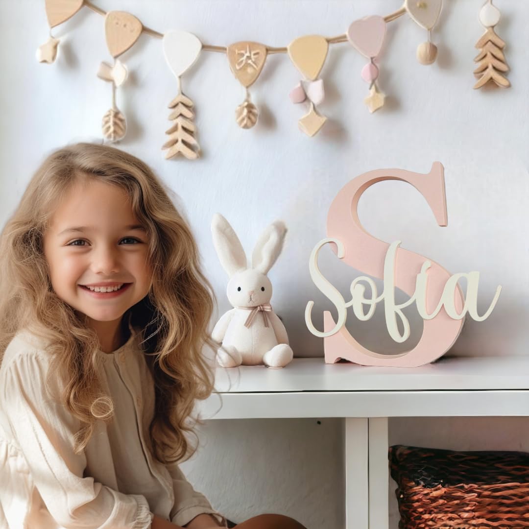 Lettre décorative avec nom personnalisé à poser ou à accrocher. Choisissez parmi différentes tailles et couleurs. Idéale pour la chambre d'enfant, cadeau origina