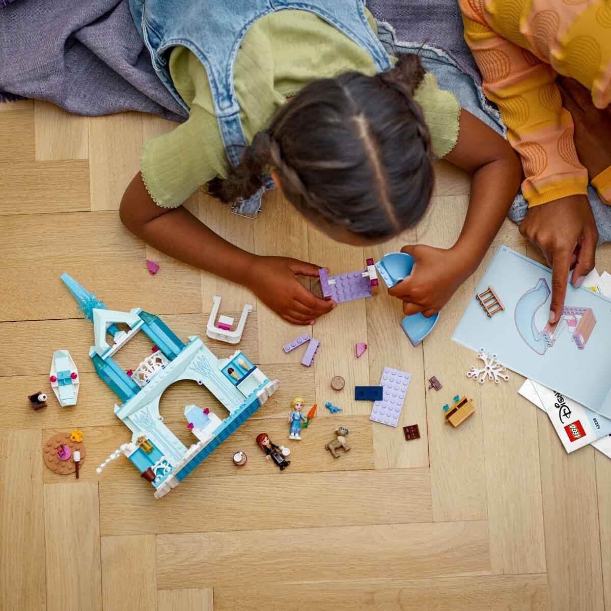 Lego Disney Princess Le Château de Glace d’Elsa - Jouet de Princesse La Reine des Neiges - 2 Figurines Animales et Mini-Poupées Elsa et Anna - Idée Cadeau pour Filles et Garçons Dès 4 Ans 43238