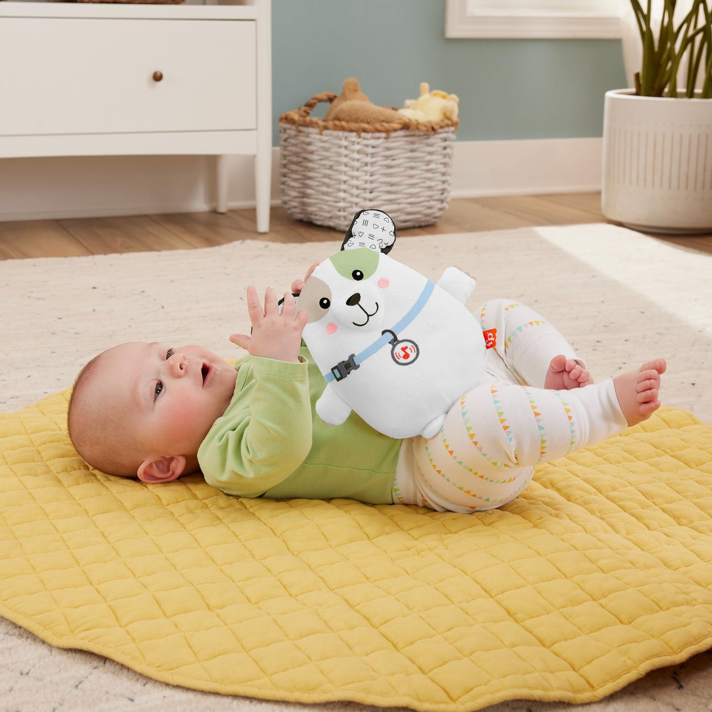 Fisher-Price Veilleuse Musicale Mon Chiot Dodo en Peluche avec Vibrations Et Bouton Volume, 4 Modes De Lecture, Jusqu'À 10 MN Musique, 3 Piles AA Incluses, Jouet Bébé, HTJ68