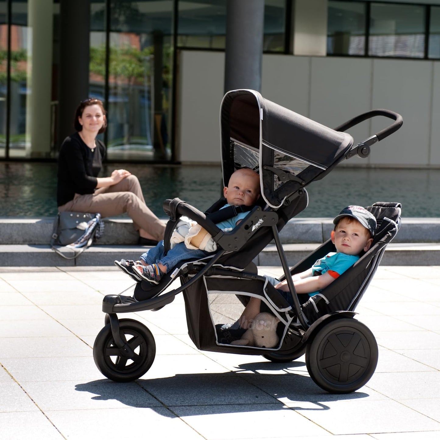 hauck Poussette Double Freerider à 3 Roues - 2 Enfants, Jusqu'à 36 kg - Hauteur Réglable, Pliable, Habillage Pluie Inclus, Siège Bas Amovible - Noir