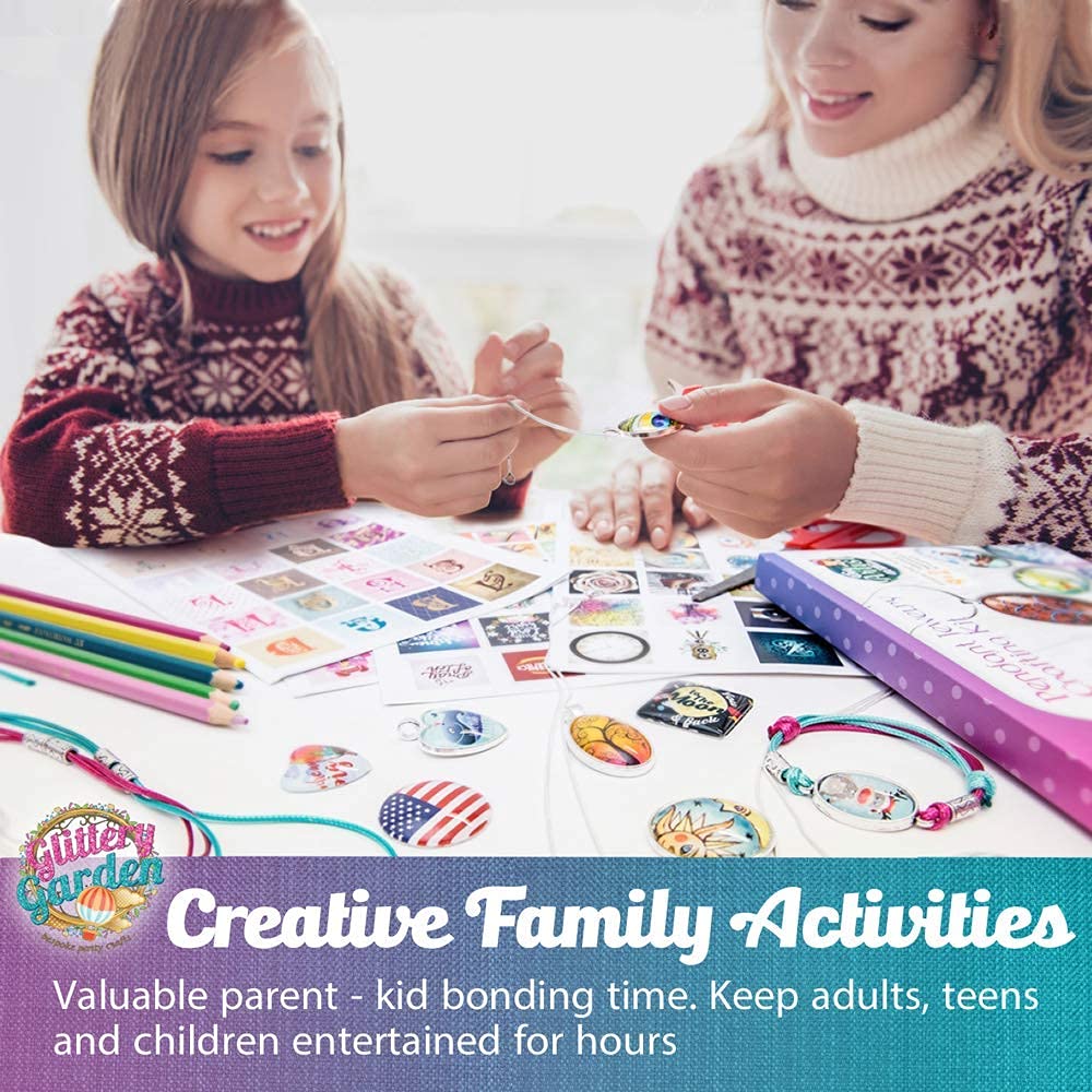 Kit Fabrication de Bijoux pour Filles. Bricolage Collier Pendentif et Bracelet Loisirs Créatifs avec de Perles de Verre et Charms - Loisir Creatif Enfant, Jouet, d'arts et Artisanat, Cadeau