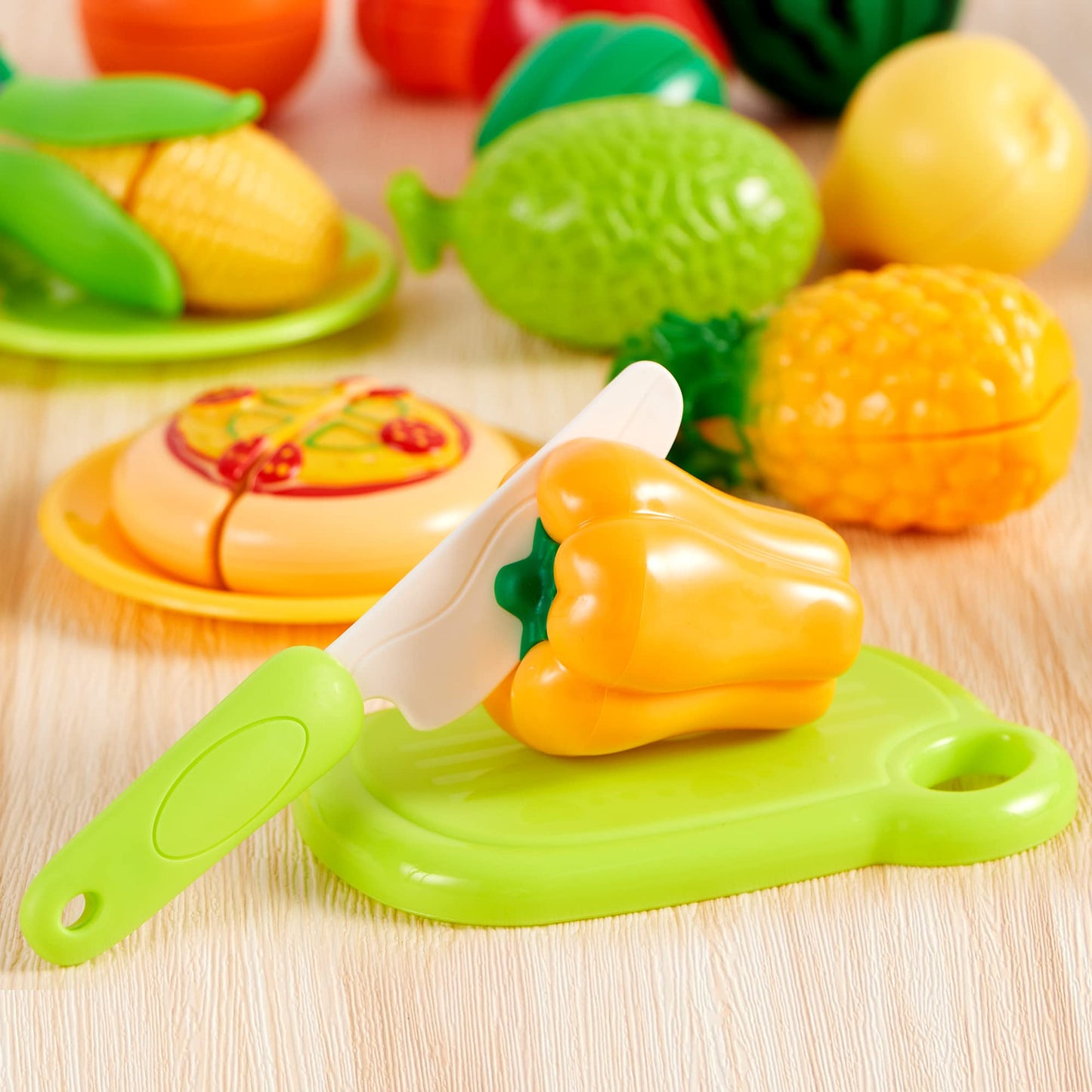 JOYIN Lot de 68 Jouets Alimentaires à découper pour la Cuisine des Tout-Petits, Faux Aliments pour la Cuisine, Comprend des Fruits et légumes en Plastique, des Cadeaux pour Tout-Petits