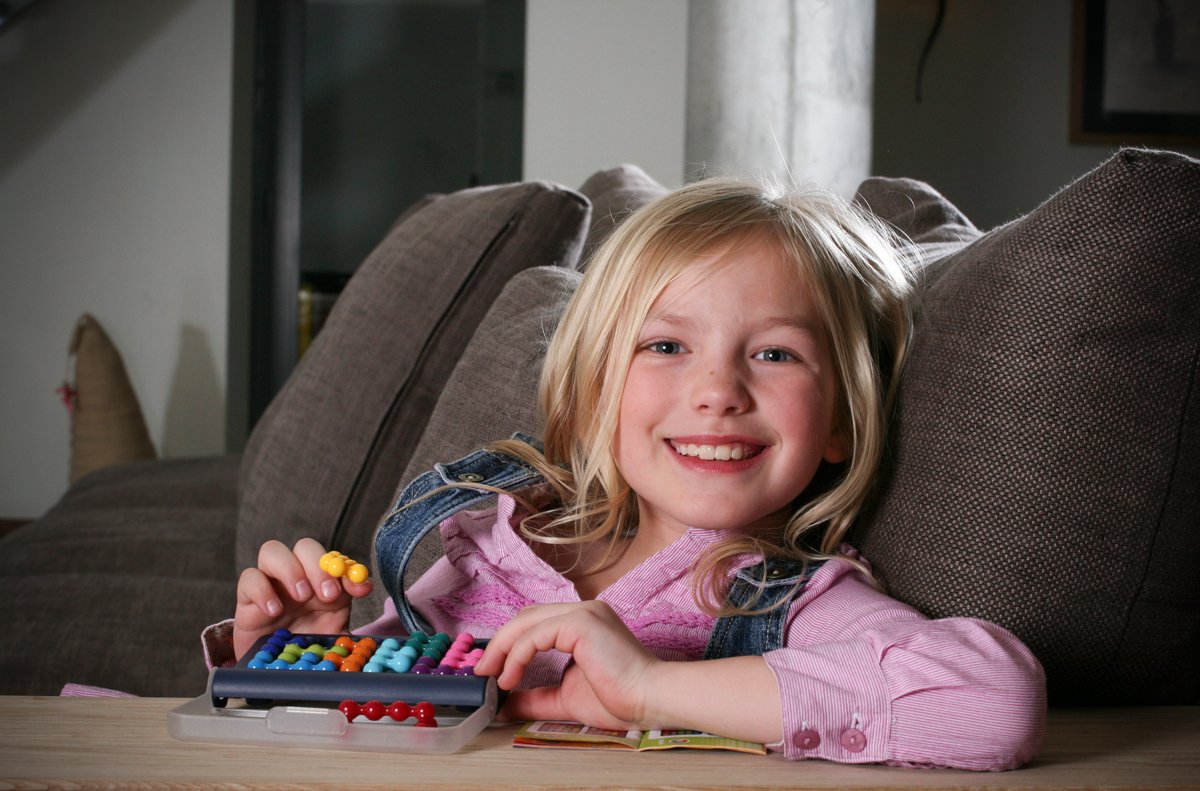 SmartGames - IQ Fit - Jeu Casse Tête - Jeu de Réflexion - 120 Défis - 2D et 3D - Niveau Facile à Expert - Encastre les Pièces Correctement - 1 Joueur - A Partir de 6 Ans