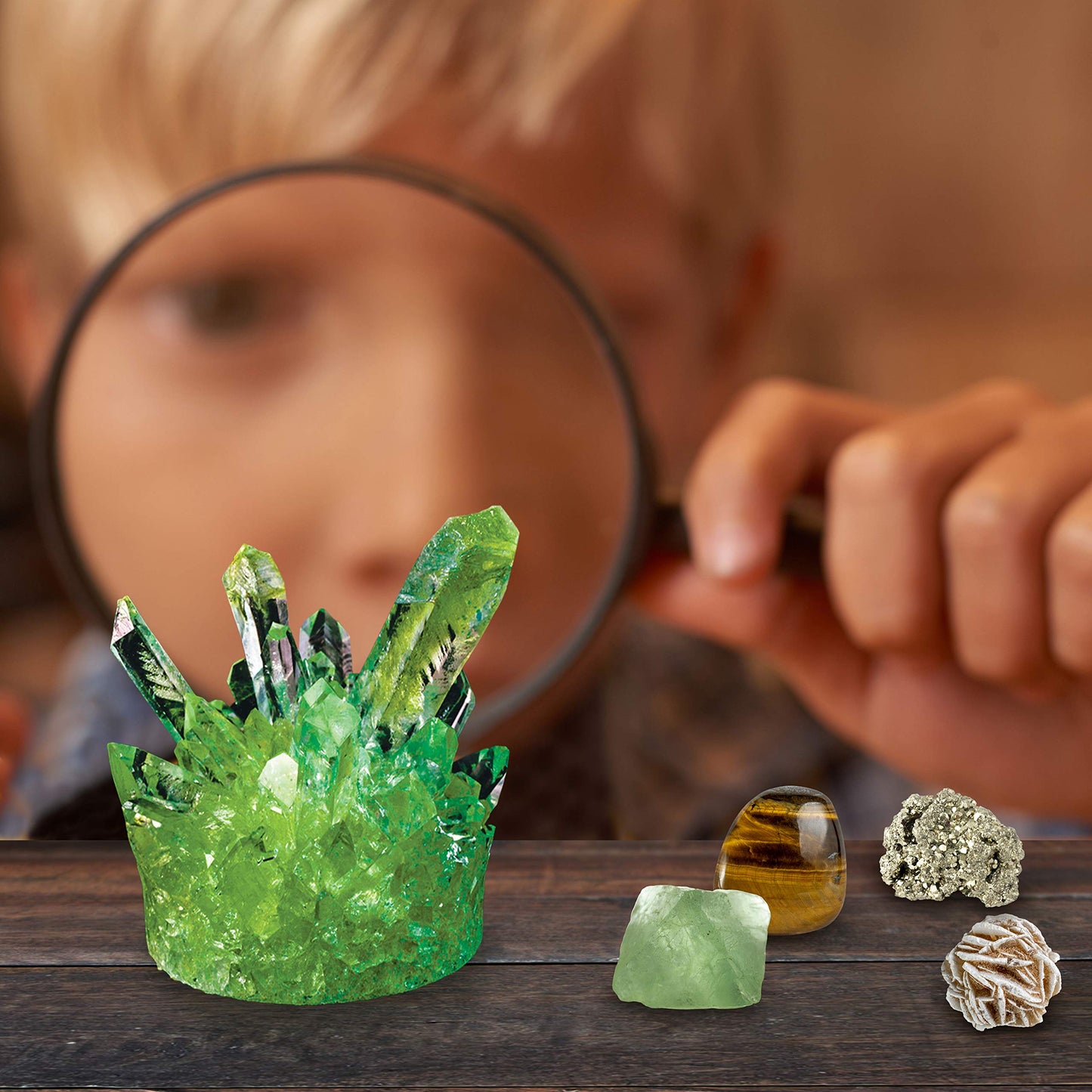 National Geographic Kit Scientifique – Plus de 15 Activités Scientifiques STEM – Culture de Cristal, Lave Volcanique, Kit de Fouille x2, 10 Spécimens Authentiques, EXCLUSIVITÉ Amazon