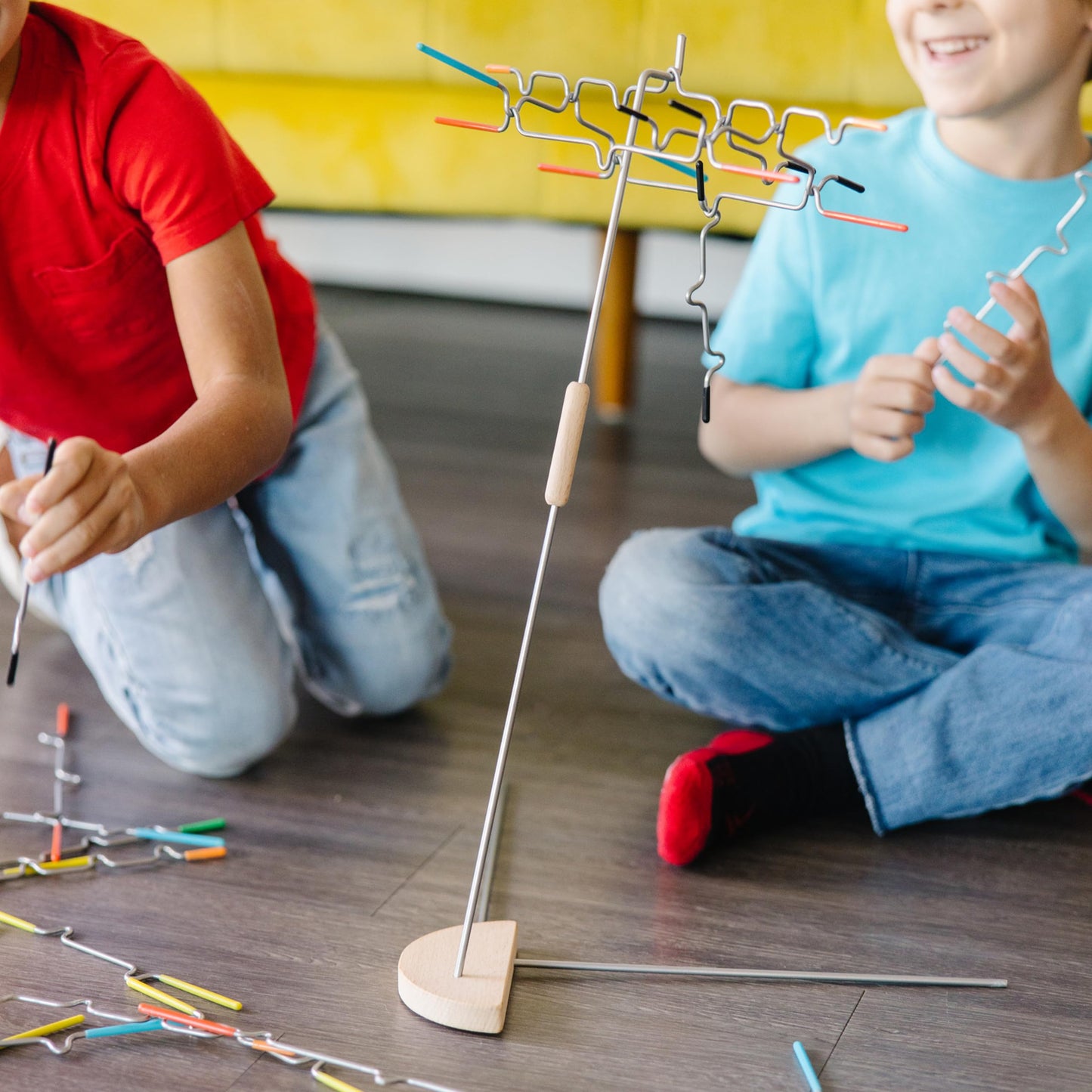 Melissa & Doug Jeu de famille Suspend pour enfants et adultes, Jeu de société d'équilibrage de tour empilable, Jeux d'activités pour cadeaux familiaux, Jeux de voyage pour enfants de 8 à 12 ans