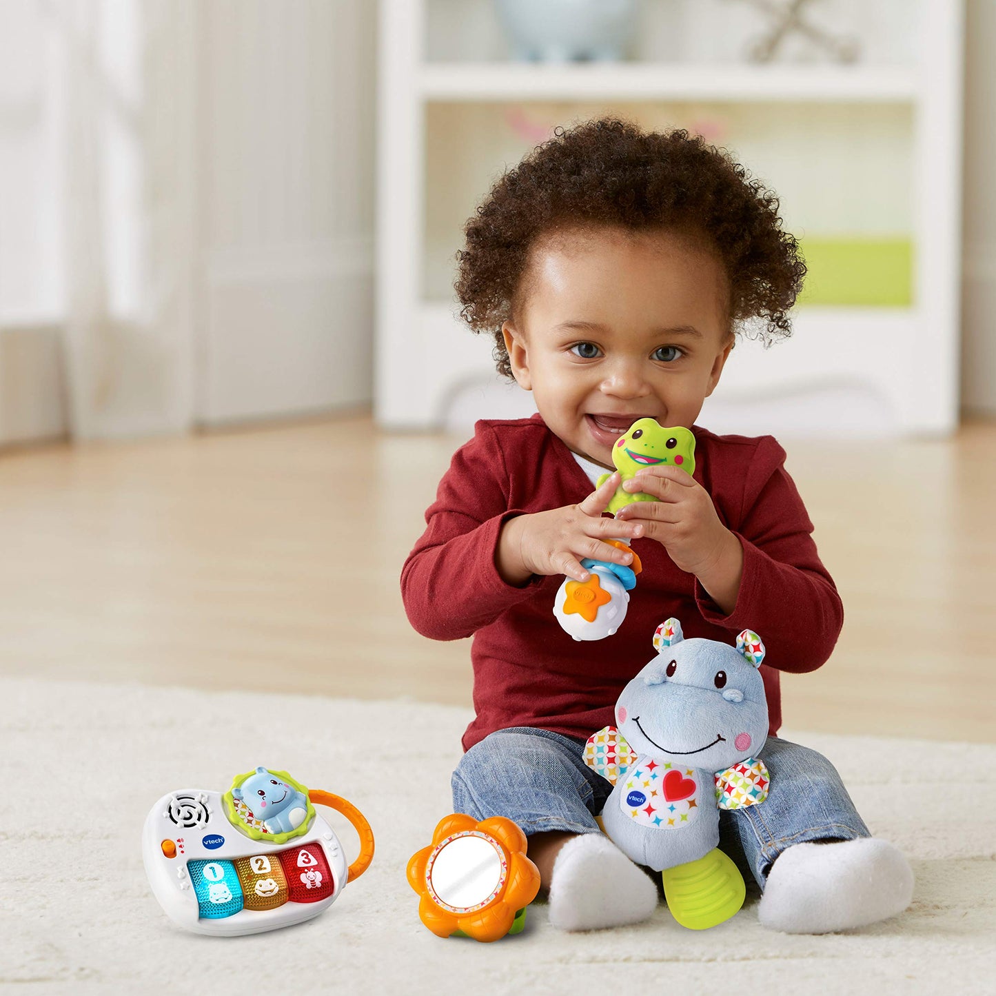 VTech - Coffret Naissance Éveil des Sens Bleu, Premiers Jouets Bébé, Doudou Hippo en Peluche, Piano Lumineux et Interactif, Hochets Grenouille et Miroir, Cadeau Nouveau-Né - Contenu en Français