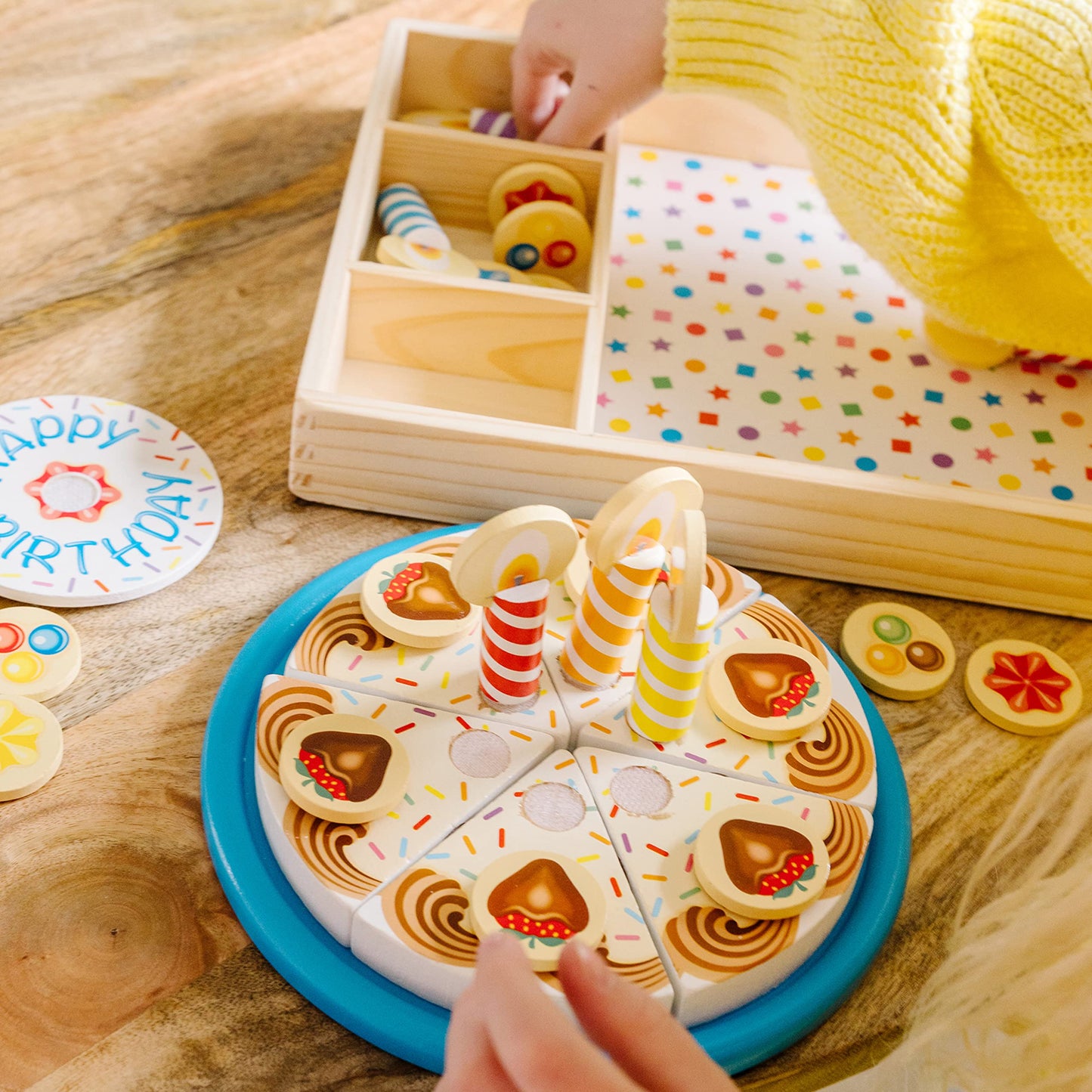 Melissa & Doug Gâteau D’Anniversaire En Bois | Jouets alimentaires en bois pour enfants | 3+ | Cadeau pour garçon ou fille