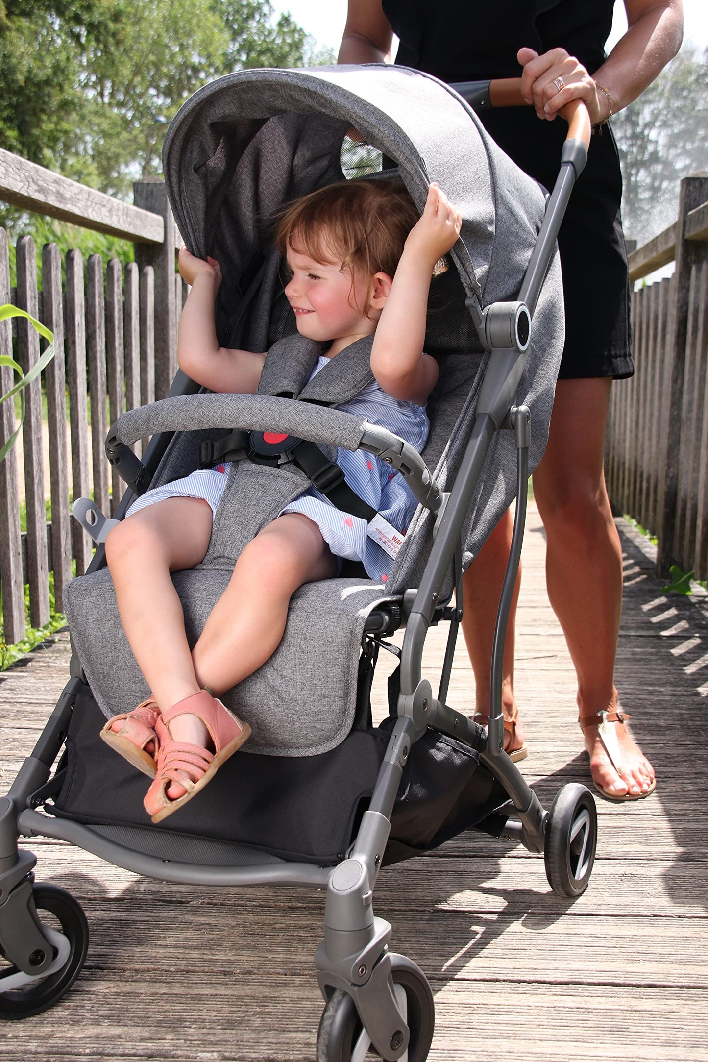 Poussette compacte CASSY 6-48 mois, légère et maniable - pliable à une main - Sac de transport et porte gobelet inclus - Nania (gris)