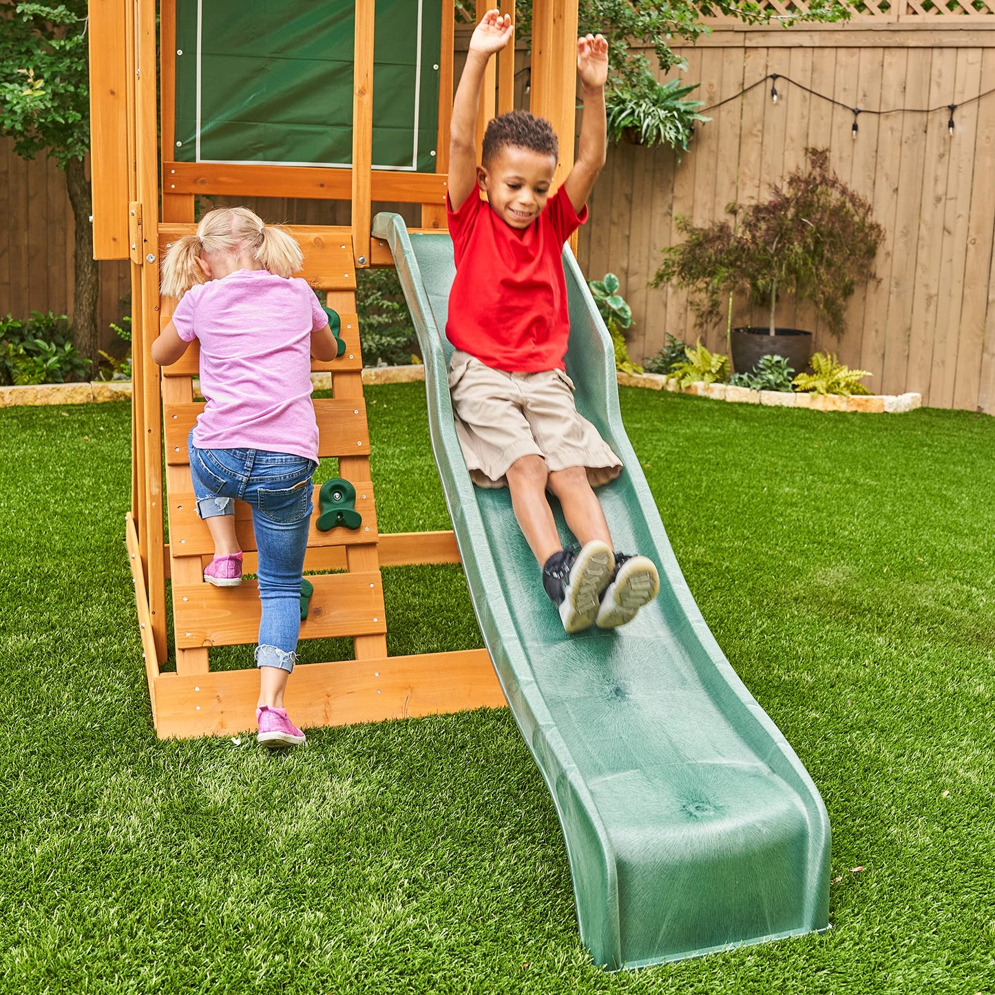 KidKraft Appleton Aire de Jeux en Bois avec Toboggan d'Extérieur, Balançoire, Mur d'escalade et Bac à Sable pour Enfants, F24148E, Exclusivité sur Amazon