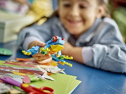 LEGO 31136 Creator 3-en-1 Le Perroquet Exotique, Jouet de Construction, Figurines Animaux de la Jungle, avec Grenouille et Poisson, Jeu Créatif pour Enfant Dès 7 Ans