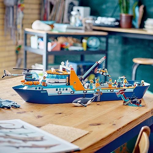 LEGO City Le Navire d’Exploration Arctique - Grand Jouet de Construction Enfant avec Bateau Flottant - Hélicoptère, sous-Marin, Épave de Viking, 7 Minifigurines - Cadeau pour Garçons et Filles 60368