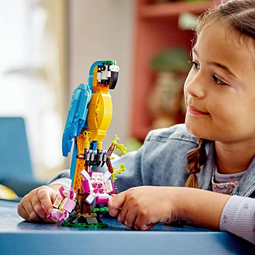 LEGO 31136 Creator 3-en-1 Le Perroquet Exotique, Jouet de Construction, Figurines Animaux de la Jungle, avec Grenouille et Poisson, Jeu Créatif pour Enfant Dès 7 Ans