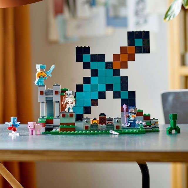 LEGO Minecraft L’Avant-Poste de l’Épée - Jouet de Construction avec Figurines Creeper, Guerrier Gardien et Squelette - Idée Cadeau d'anniversaire Enfants 8 Ans 21244