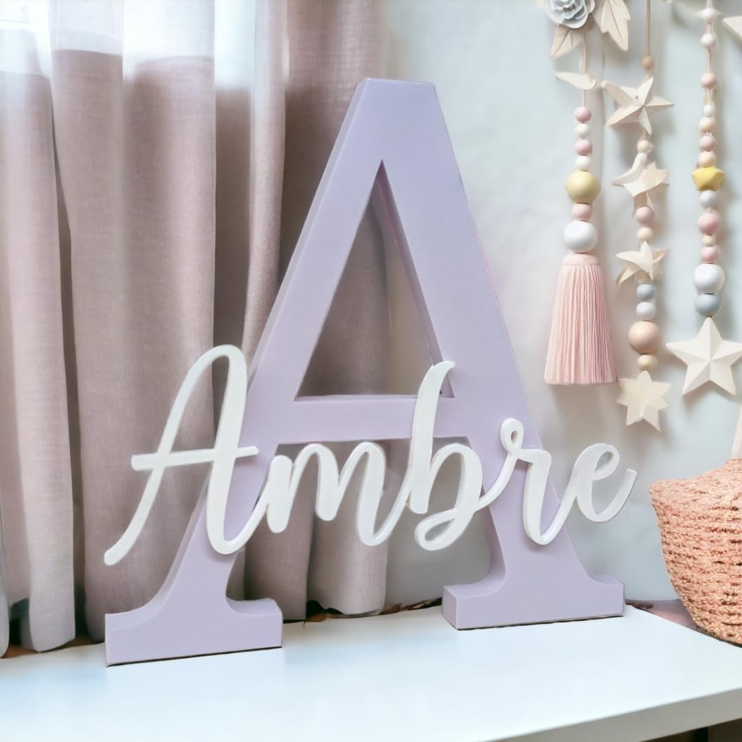 Lettre décorative avec nom personnalisé à poser ou à accrocher. Choisissez parmi différentes tailles et couleurs. Idéale pour la chambre d'enfant, cadeau origina