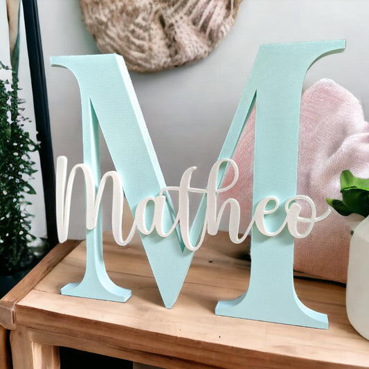 Lettre décorative avec nom personnalisé à poser ou à accrocher. Choisissez parmi différentes tailles et couleurs. Idéale pour la chambre d'enfant, cadeau origina