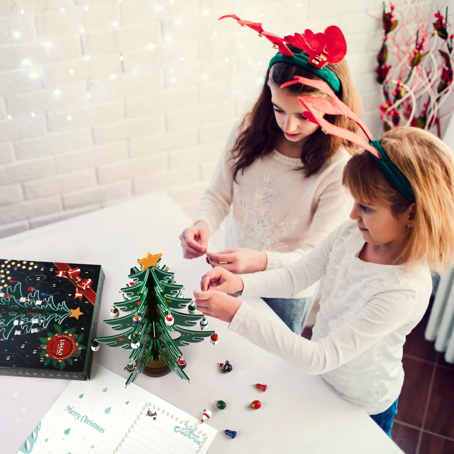 LIHAO Calendrier de l'Avent 2024, Mini Sapin de Noël en Bois pour Decorations Noel Table Cadeaux Enfants