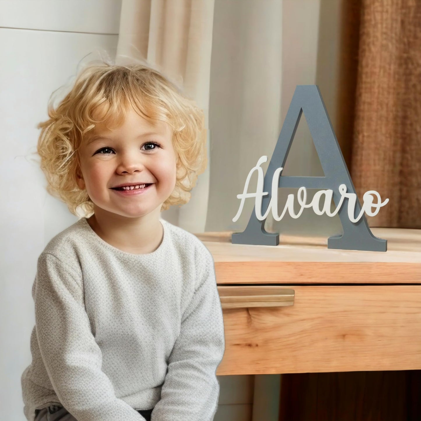 Lettre décorative avec nom personnalisé à poser ou à accrocher. Choisissez parmi différentes tailles et couleurs. Idéale pour la chambre d'enfant, cadeau origina