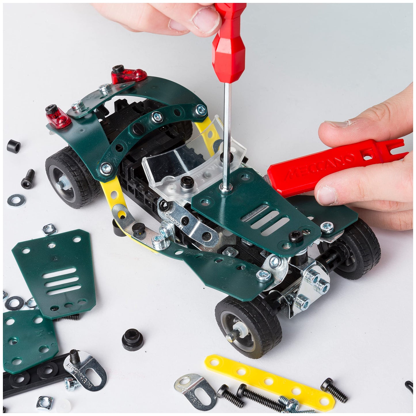 MECCANO - Cabriolet Retro Friction 5 MODÈLES - Coffret Inventions avec 174 Pièces, 1 Moteur Rétro Friction Et 2 Outils - Jeu de Construction Jouet Enfant 8 Ans et +
