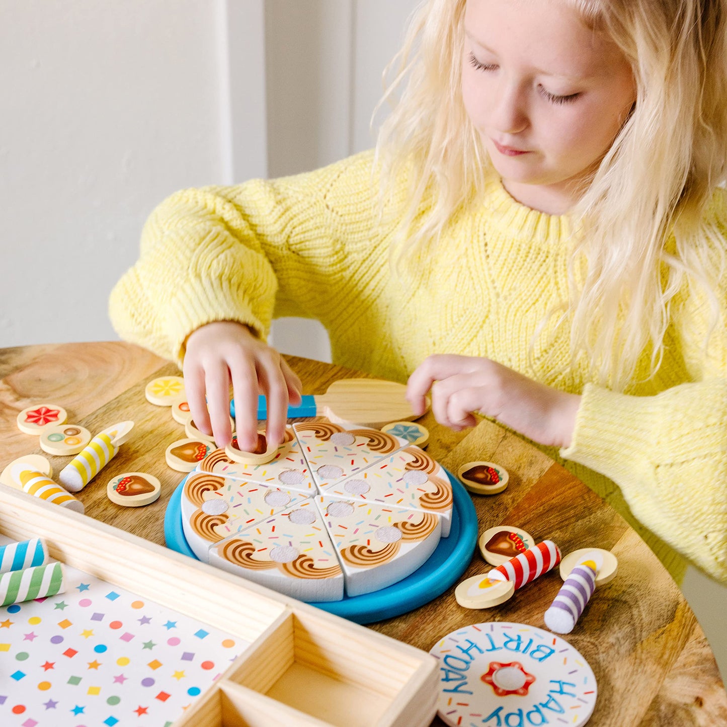Melissa & Doug Gâteau D’Anniversaire En Bois | Jouets alimentaires en bois pour enfants | 3+ | Cadeau pour garçon ou fille
