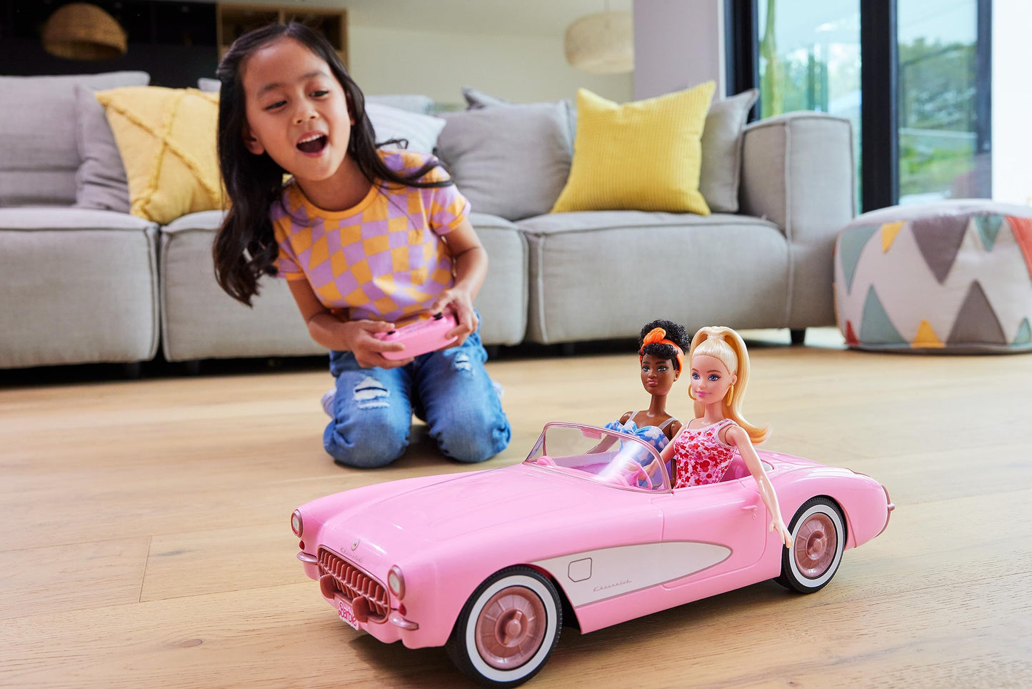 Hot Wheels Voiture Télécommandée, Barbie Le Film - Voiture Corvette Radiocommandée À Piles Tirée du Modèle Réel Stingray 1956, en Métal, À Collectionner, Jouet Enfant, Ados et Adultes, HPW40